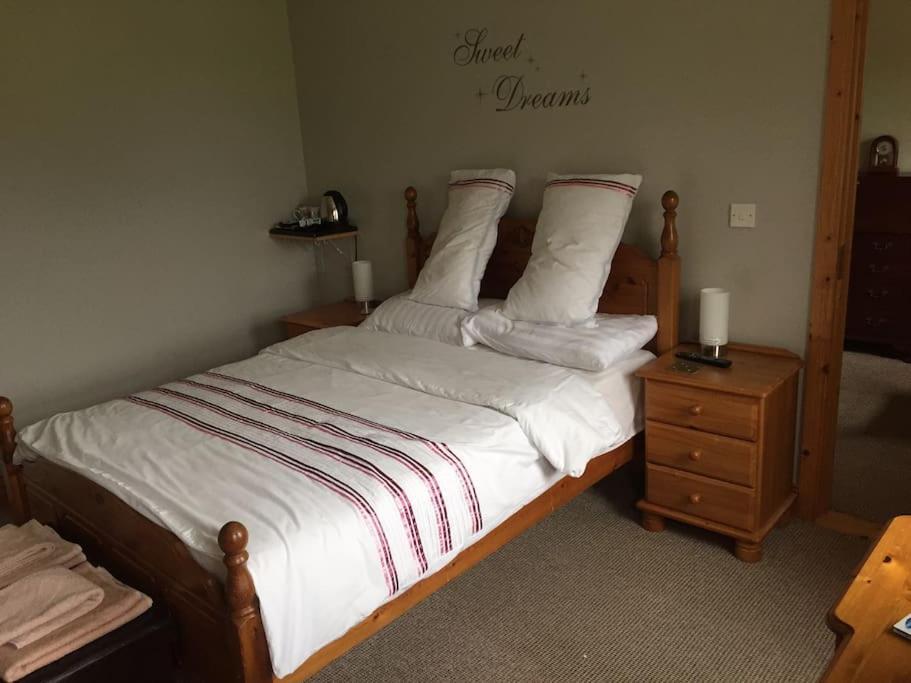 Fermanagh Lakeside Self Catering Corranny ภายนอก รูปภาพ